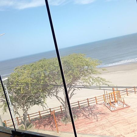 Hospedaje Restaurante El Hombre プエルト・チカマ エクステリア 写真
