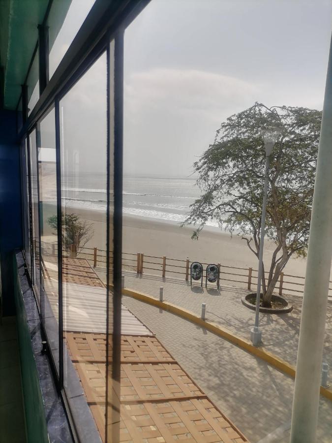 Hospedaje Restaurante El Hombre プエルト・チカマ エクステリア 写真