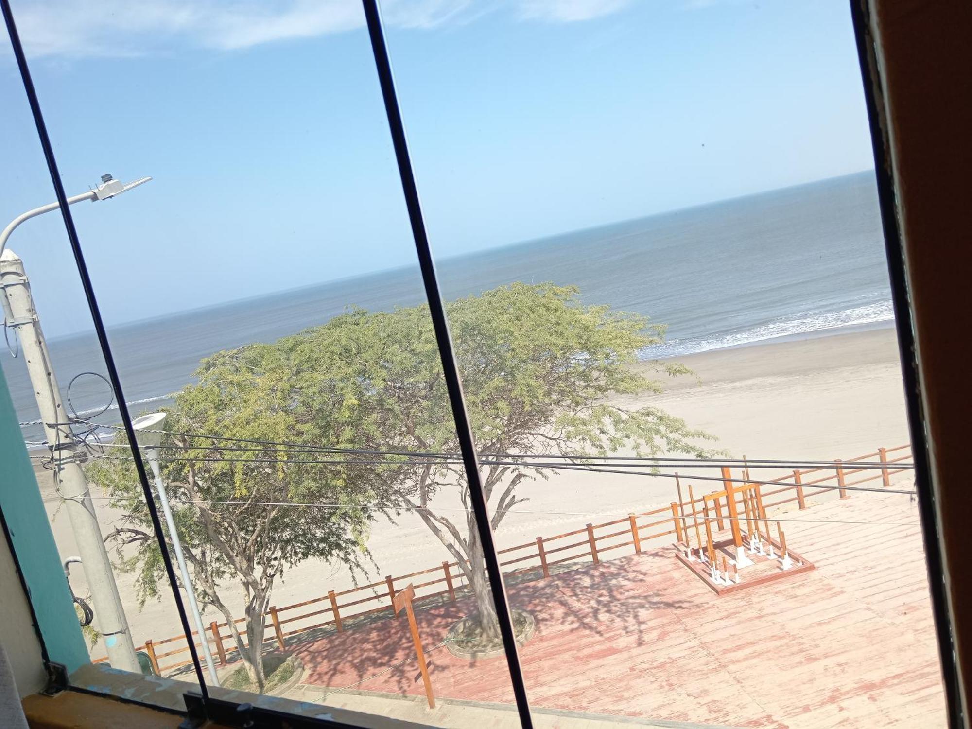 Hospedaje Restaurante El Hombre プエルト・チカマ エクステリア 写真